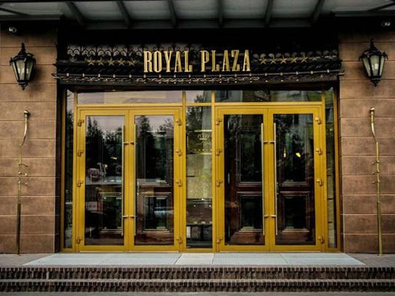 Hotel Royal Plaza Nieftiejugansk Zewnętrze zdjęcie